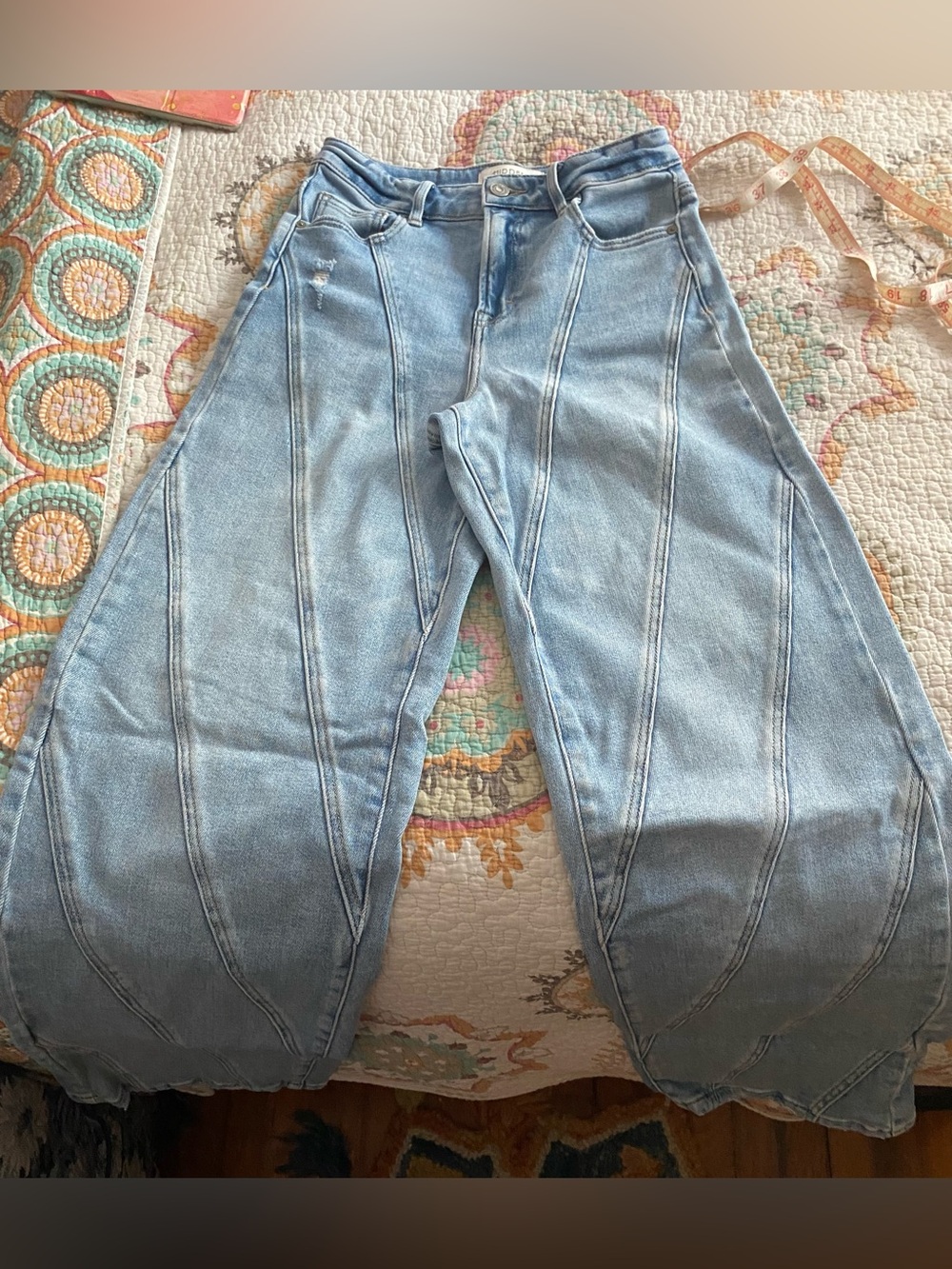 Hidden Diagonal Seam Dad Jeans 25 Light Wash Distressed